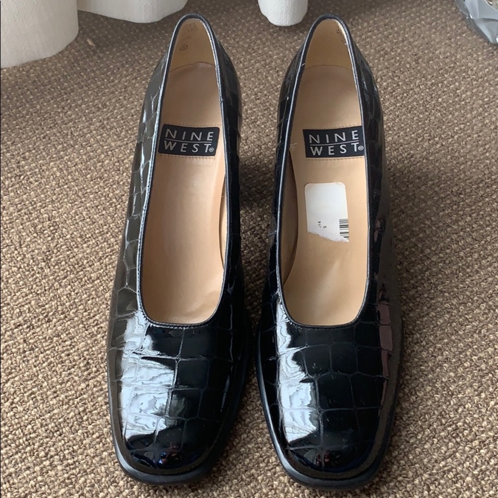 Nine West black faux alligator pumps